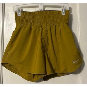 Nike One Dri-FIT Ultra High-Waisted 3" Brief-Lined Shorts Women’s Size Medium